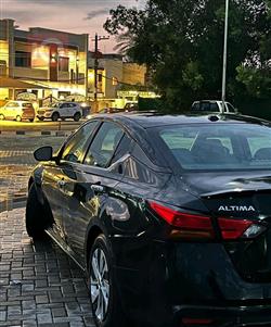 نيسان ألتيما